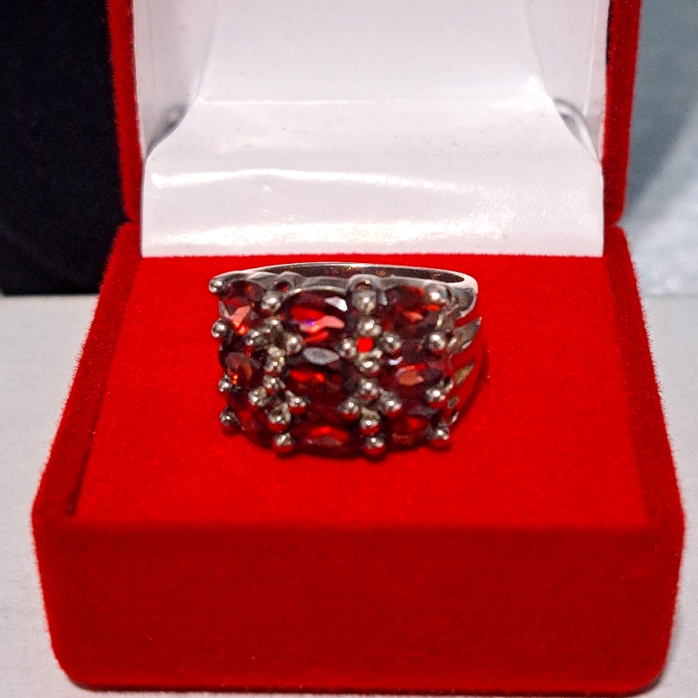 Mint ring marked NF925 sterling silver 3 rows 4x6mm Oval garnet heavy beautiful